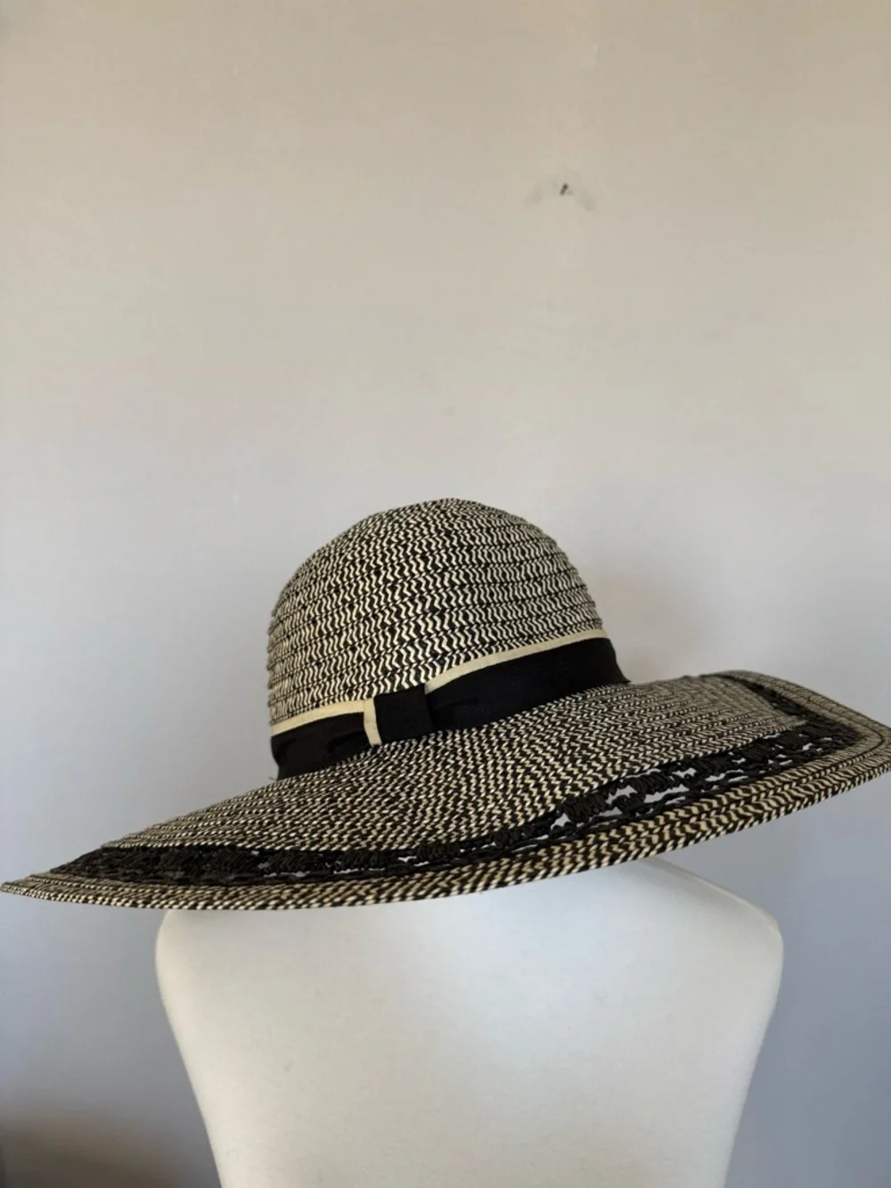 Time and Tru Large Wide Brim Black Natural Braided Straw Sun Hat Floppy Women